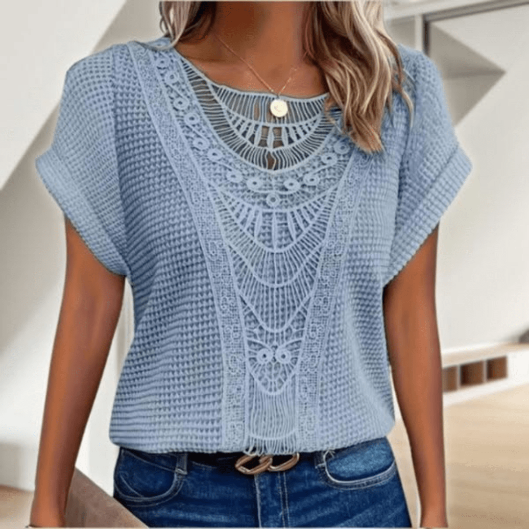 Karélia – Blouse Élégante Style Ibiza avec Détails en Dentelle
