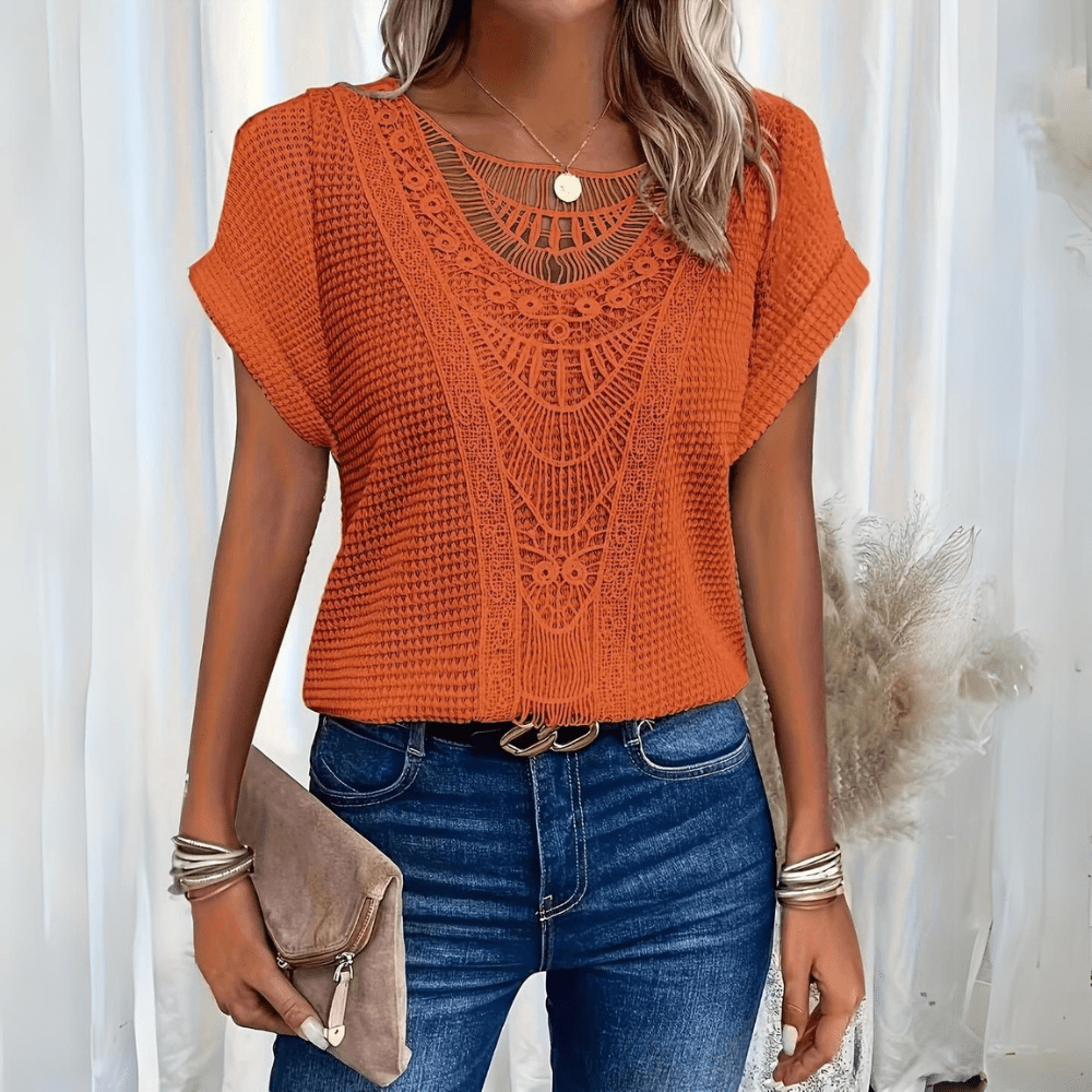 Karélia – Blouse Élégante Style Ibiza avec Détails en Dentelle