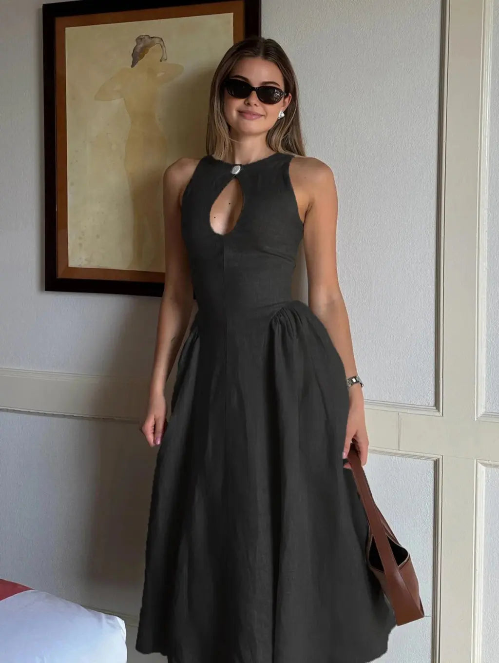 Wéla – Robe Midi en Lin – Coupe Cintrée avec Découpe Signature et Poches Profondes