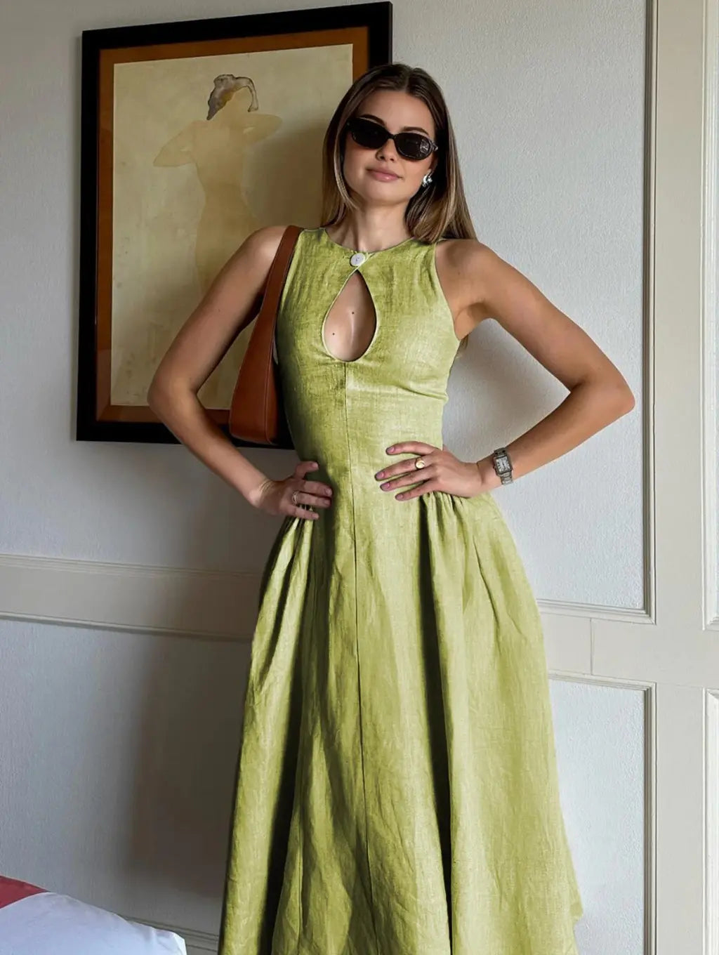 Wéla – Robe Midi en Lin – Coupe Cintrée avec Découpe Signature et Poches Profondes